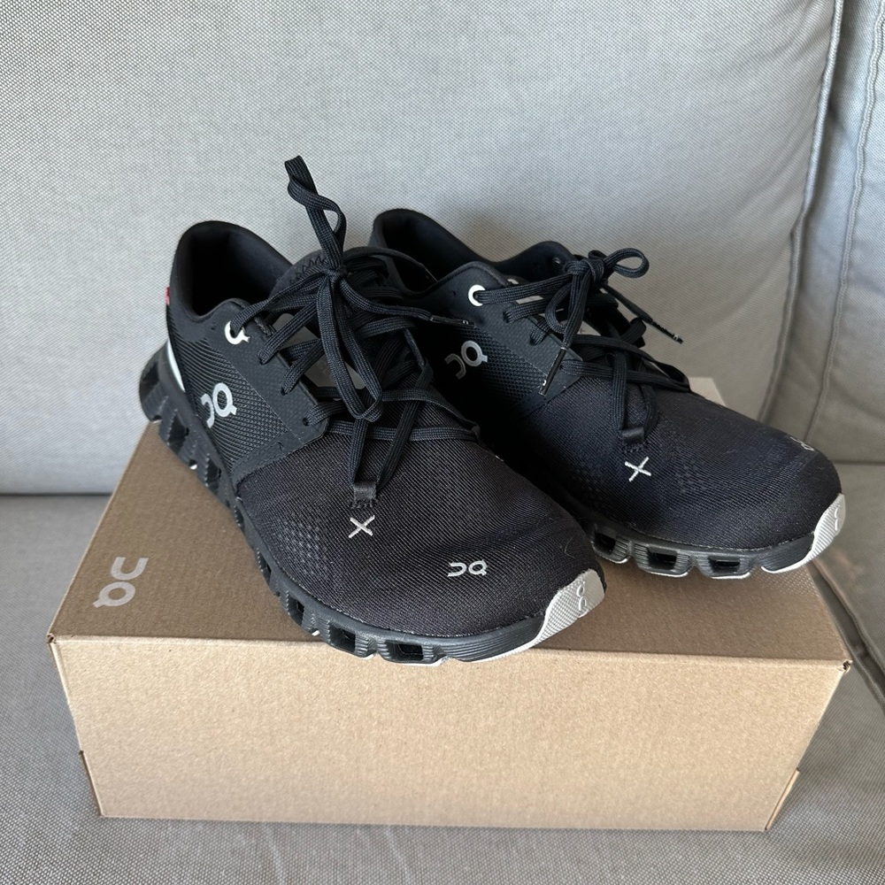 On running shoes | Cloud X3